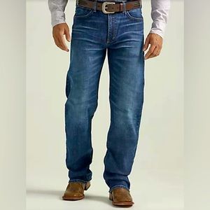 NWT WRANGLER 20X Extreme Relaxed 33 Straight Leg Jeans